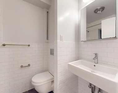 East 65th  Street - Photo Thumbnail 5
