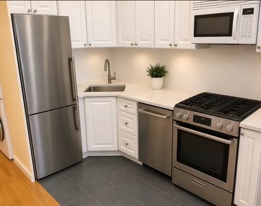 East 90tth Street - Photo Thumbnail 2