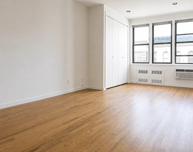 East 90tth Street - Photo Thumbnail 4