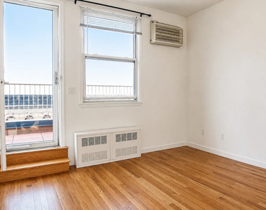 East 90tth Street - Photo Thumbnail 5