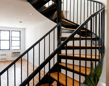 East 90tth Street - Photo Thumbnail 3
