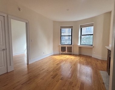 West 76th Street - Photo Thumbnail 3