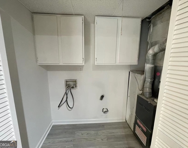 4001 Laurie Jo Drive Sw - Photo Thumbnail 9