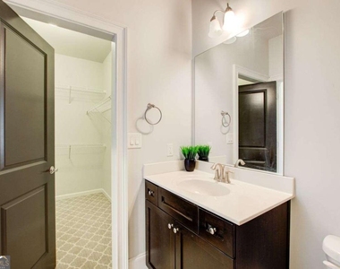 2058 Westwood Road Se - Photo Thumbnail 7