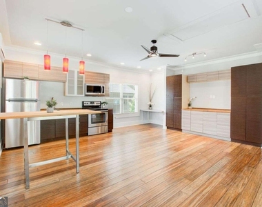 2058 Westwood Road Se - Photo Thumbnail 2