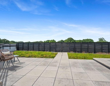 512 Flat Shoals Avenue Se - Photo Thumbnail 16