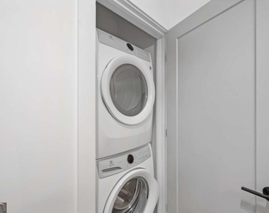 512 Flat Shoals Avenue Se - Photo Thumbnail 14