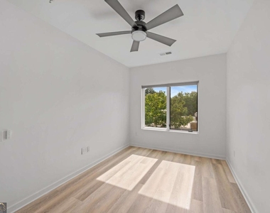 512 Flat Shoals Avenue Se - Photo Thumbnail 10