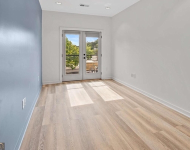 512 Flat Shoals Avenue Se - Photo Thumbnail 7