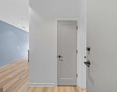 512 Flat Shoals Avenue Se - Photo Thumbnail 9