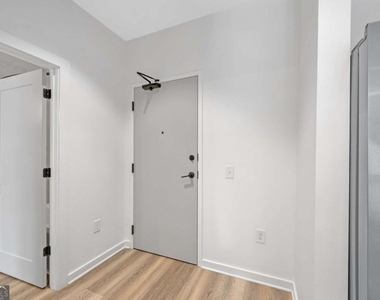 512 Flat Shoals Avenue Se - Photo Thumbnail 8