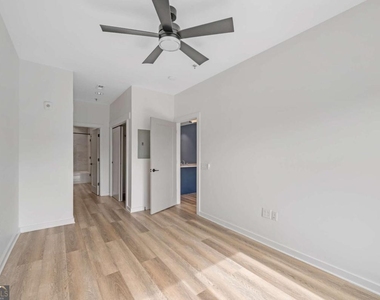 512 Flat Shoals Avenue Se - Photo Thumbnail 11