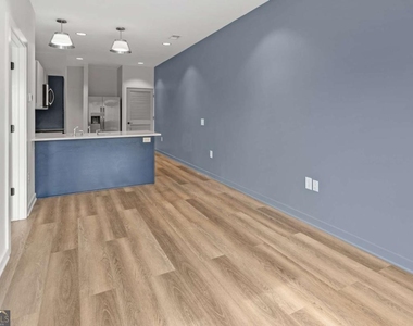 512 Flat Shoals Avenue Se - Photo Thumbnail 5