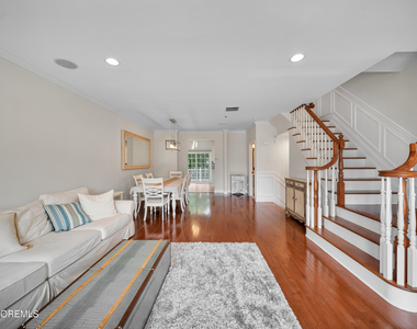 302 Villa Drive - Photo Thumbnail 17