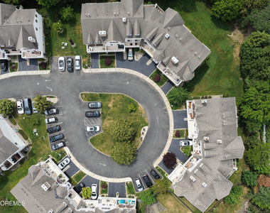 302 Villa Drive - Photo Thumbnail 4