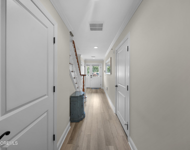302 Villa Drive - Photo Thumbnail 7