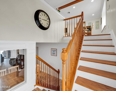 15 Seville Drive - Photo Thumbnail 9