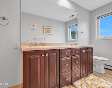 15 Seville Drive - Photo Thumbnail 31