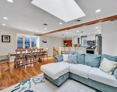 15 Seville Drive - Photo Thumbnail 15