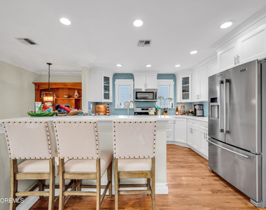 15 Seville Drive - Photo Thumbnail 16