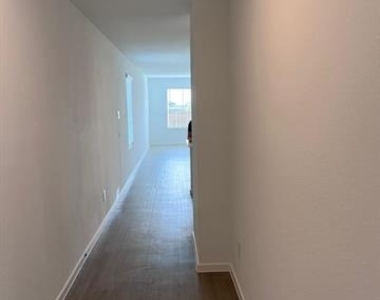 3927 Ontario Way - Photo Thumbnail 4