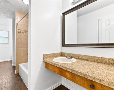 1140 Tyra Lane - Photo Thumbnail 14