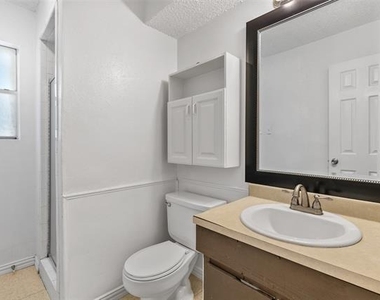 1140 Tyra Lane - Photo Thumbnail 10
