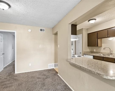 1140 Tyra Lane - Photo Thumbnail 5