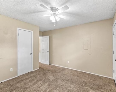 1140 Tyra Lane - Photo Thumbnail 8
