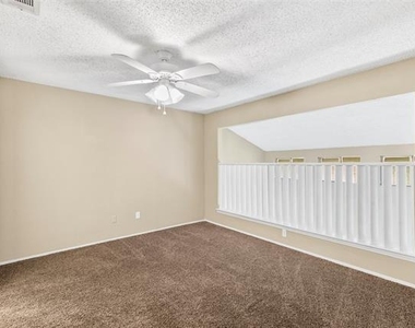 1140 Tyra Lane - Photo Thumbnail 12