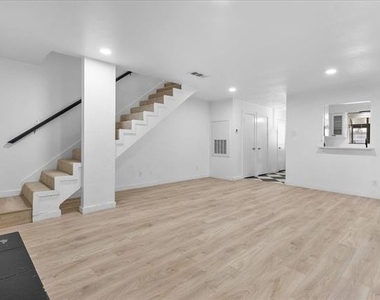 5505 Live Oak Street - Photo Thumbnail 4