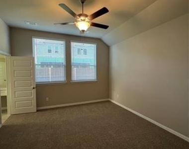 1107 Mesa Street - Photo Thumbnail 6