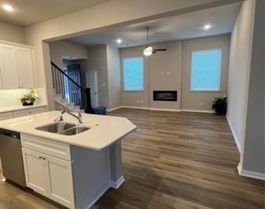 1107 Mesa Street - Photo Thumbnail 3