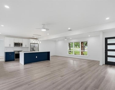 12607 Gaslite Circle - Photo Thumbnail 4