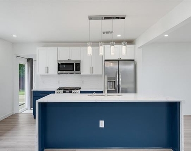12607 Gaslite Circle - Photo Thumbnail 11