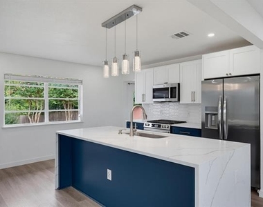 12607 Gaslite Circle - Photo Thumbnail 10