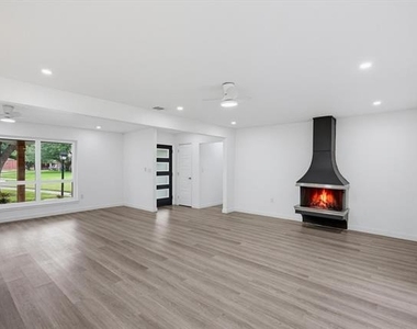 12607 Gaslite Circle - Photo Thumbnail 7