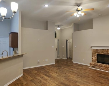 204 Bayfield Drive - Photo Thumbnail 3