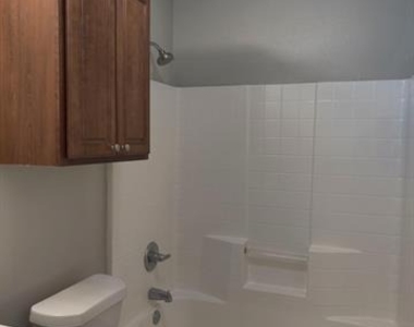 204 Bayfield Drive - Photo Thumbnail 4