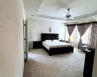 2509 Temple Drive - Photo Thumbnail 5