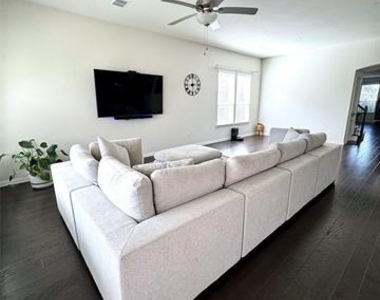 2509 Temple Drive - Photo Thumbnail 2