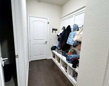 2509 Temple Drive - Photo Thumbnail 4