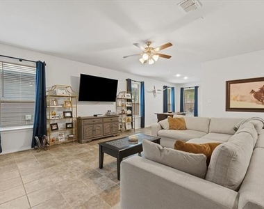 585 Concho Street - Photo Thumbnail 3