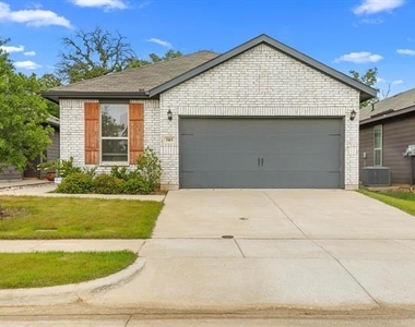 585 Concho Street - Photo Thumbnail 2