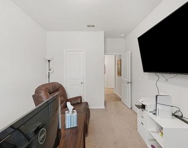 585 Concho Street - Photo Thumbnail 16