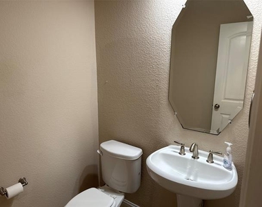 2610 Jackson Drive - Photo Thumbnail 9