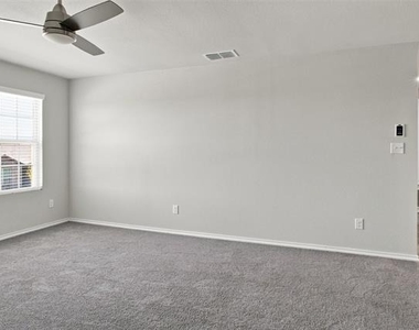 944 Ravenwood Lane - Photo Thumbnail 18