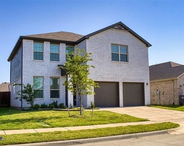 944 Ravenwood Lane - Photo Thumbnail 1