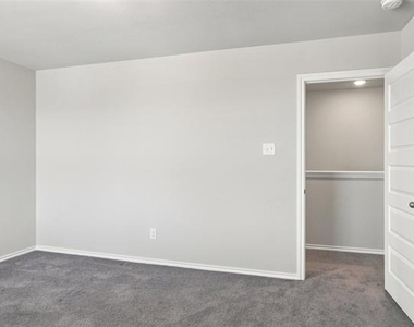 944 Ravenwood Lane - Photo Thumbnail 30