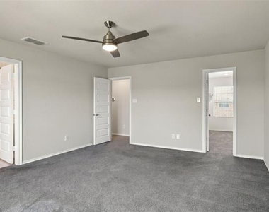 944 Ravenwood Lane - Photo Thumbnail 22